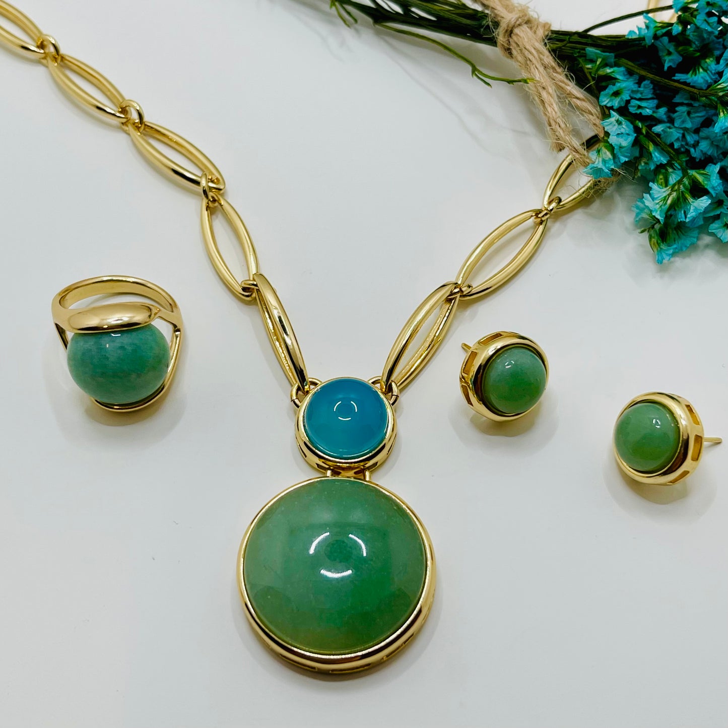 Whisper Sphere Ring- Green Quarto