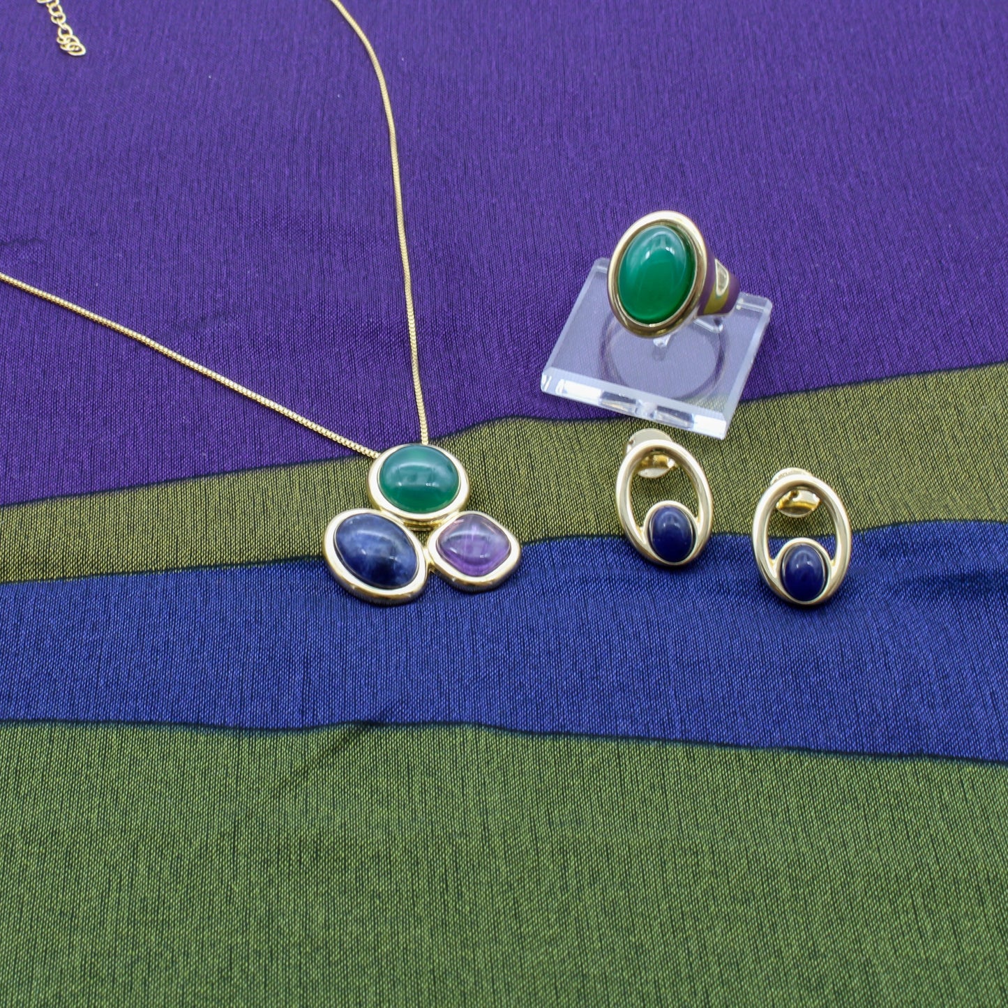 Small Framed Oval Gemstone Ring - Green Agate