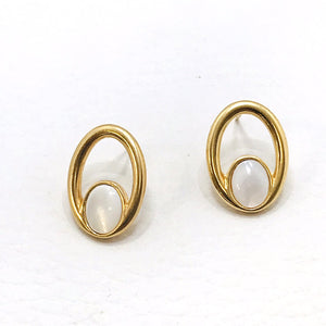 Oval Frame and Gemstone Earring 18K GOLD MOTHER OF PEARL