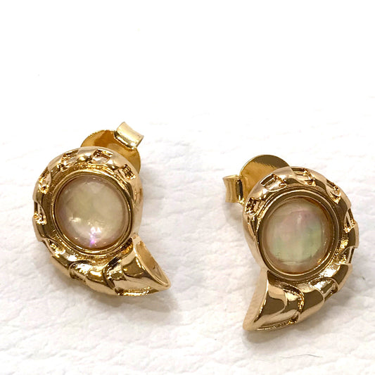 Nautilus Shaped Necklace - Nautilus