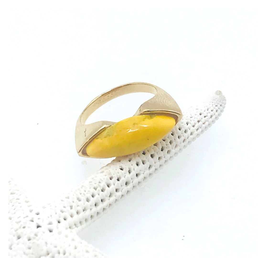 Anillo de gemas ojo de gato/howlita amarilla