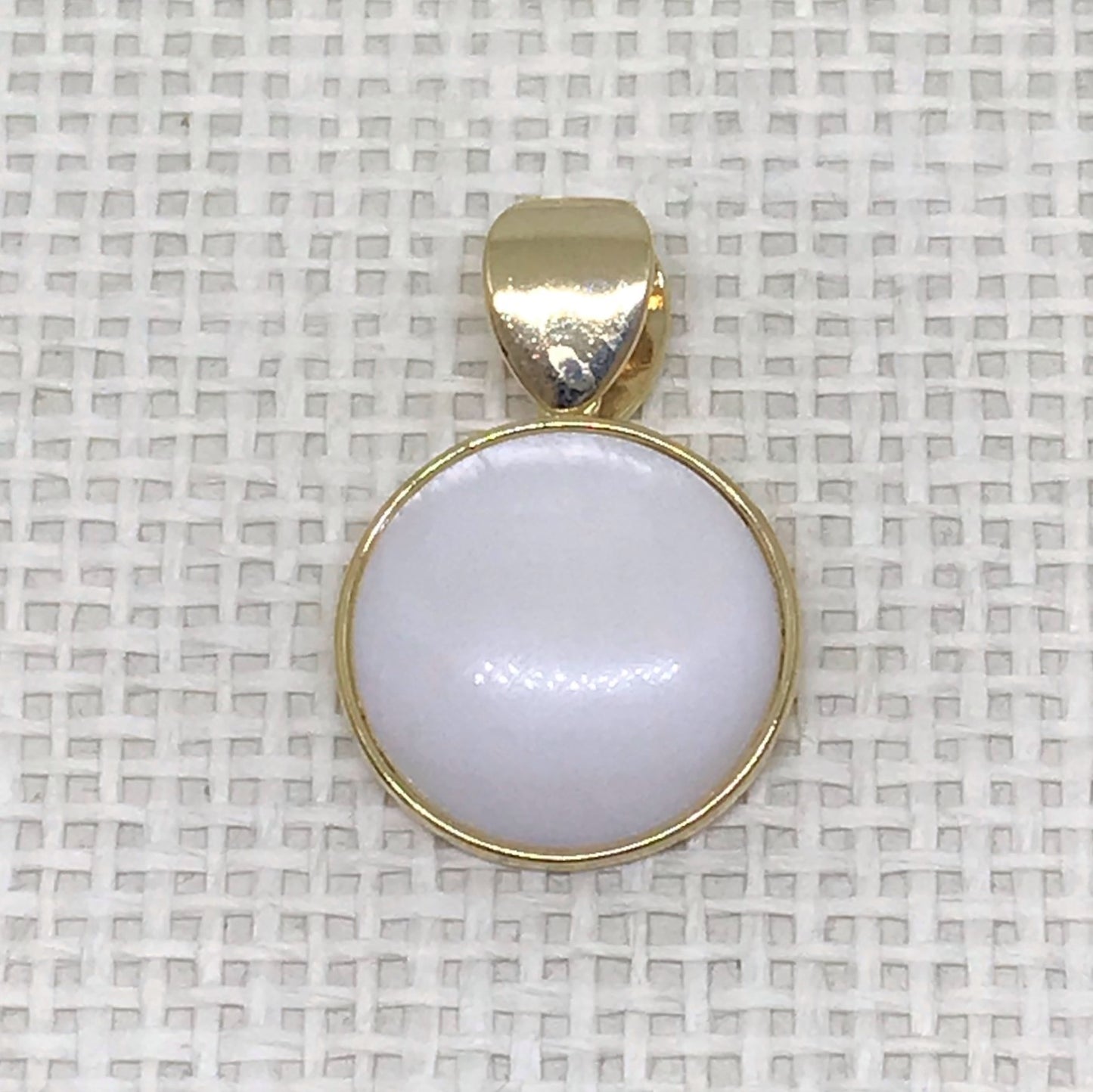 Large Framed Gem Circle Pendant - Mother Of Pearl